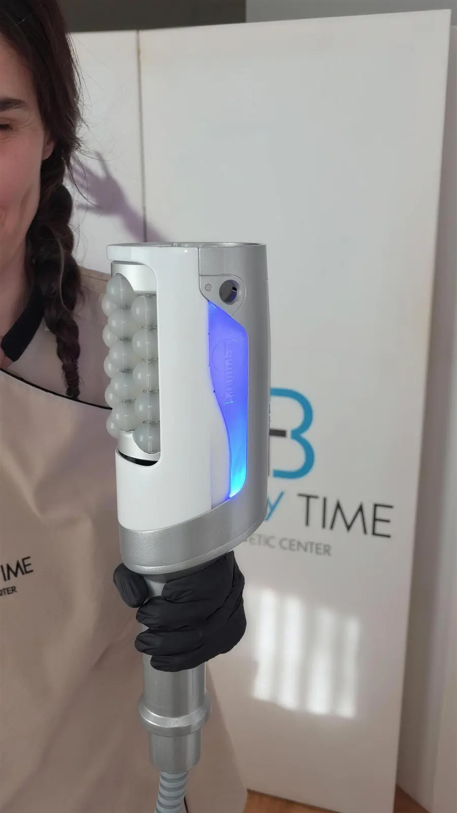 Nova Endospheres ručka u rukama terapeutkinje Body Time-a